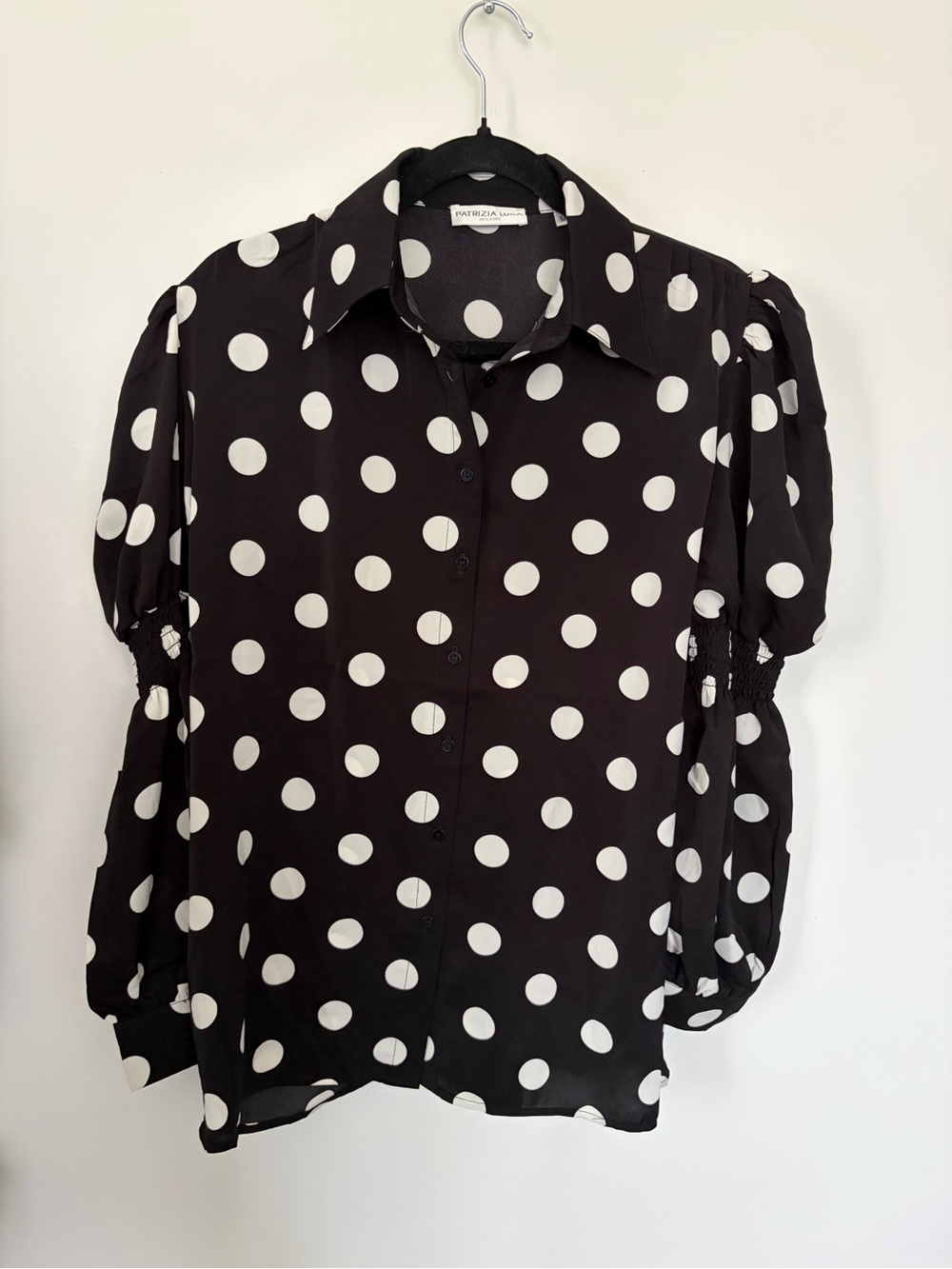 Patrizia Luca Black and White Polka Dot Button-Down Puff Sleeve Blouse - Medium